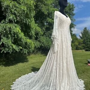 Elegant White Lace Wedding Dress